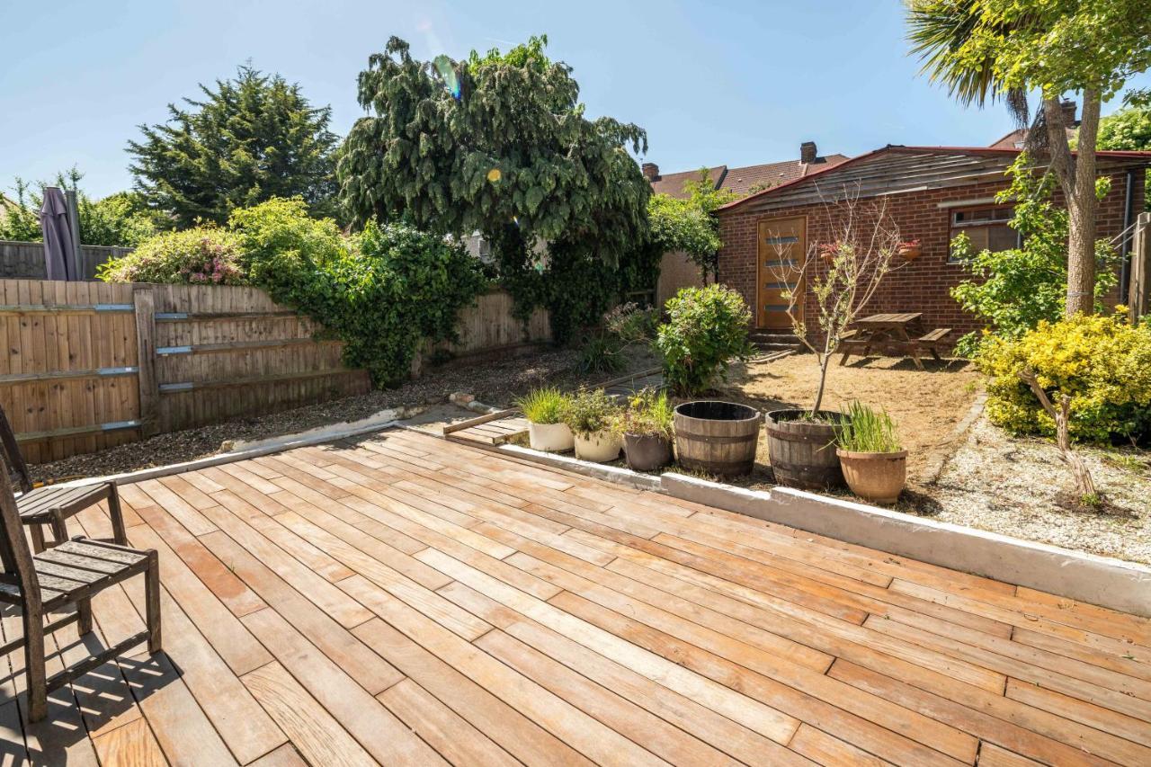 Ferienhaus Elegant 2bd House With Garden And Decked Patio London