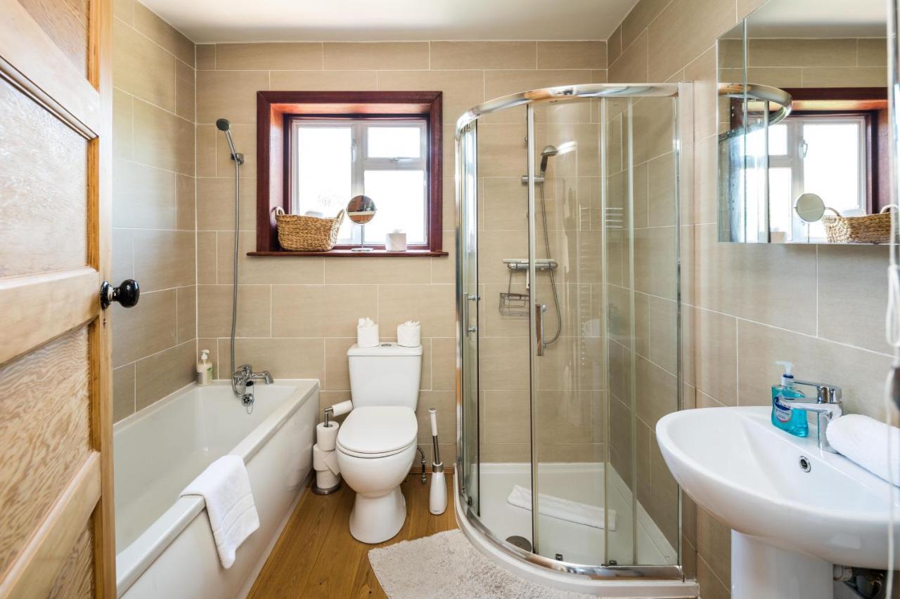 Ferienhaus Elegant 2bd House With Garden And Decked Patio London