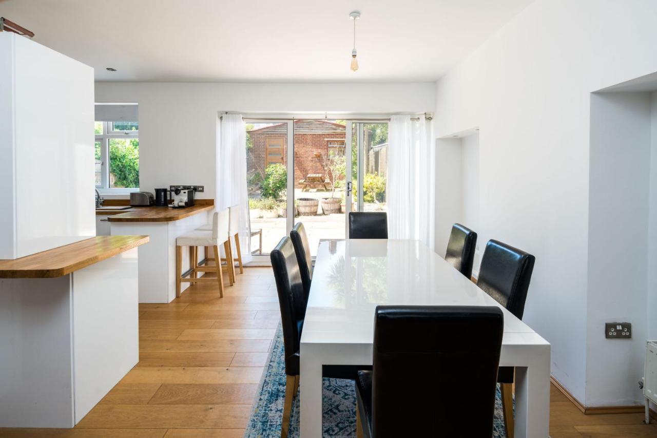 Elegant 2bd House With Garden And Decked Patio Ferienhaus *